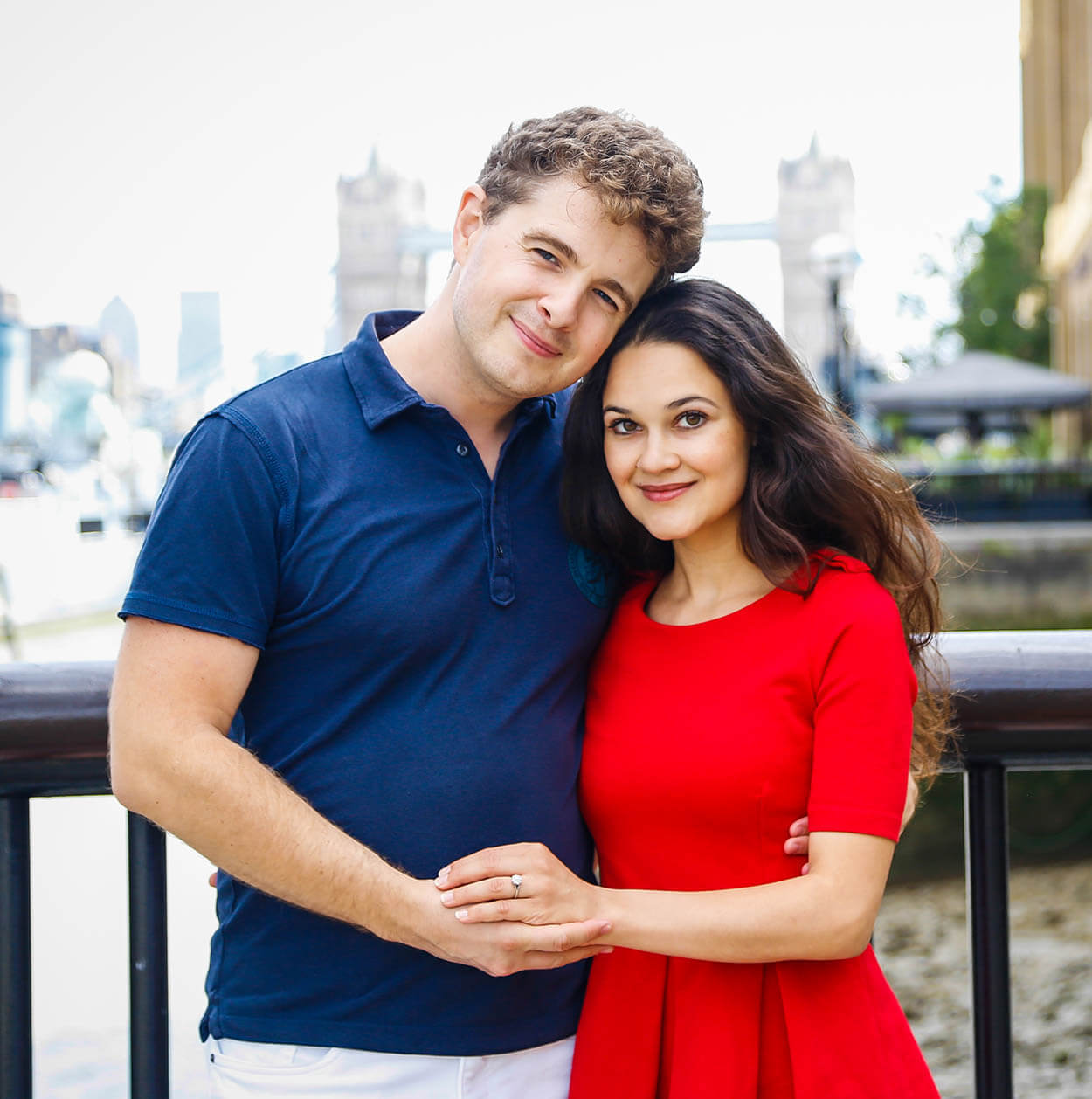 Jamie & Nora - Couples Photoshoot on Millennium Bridge